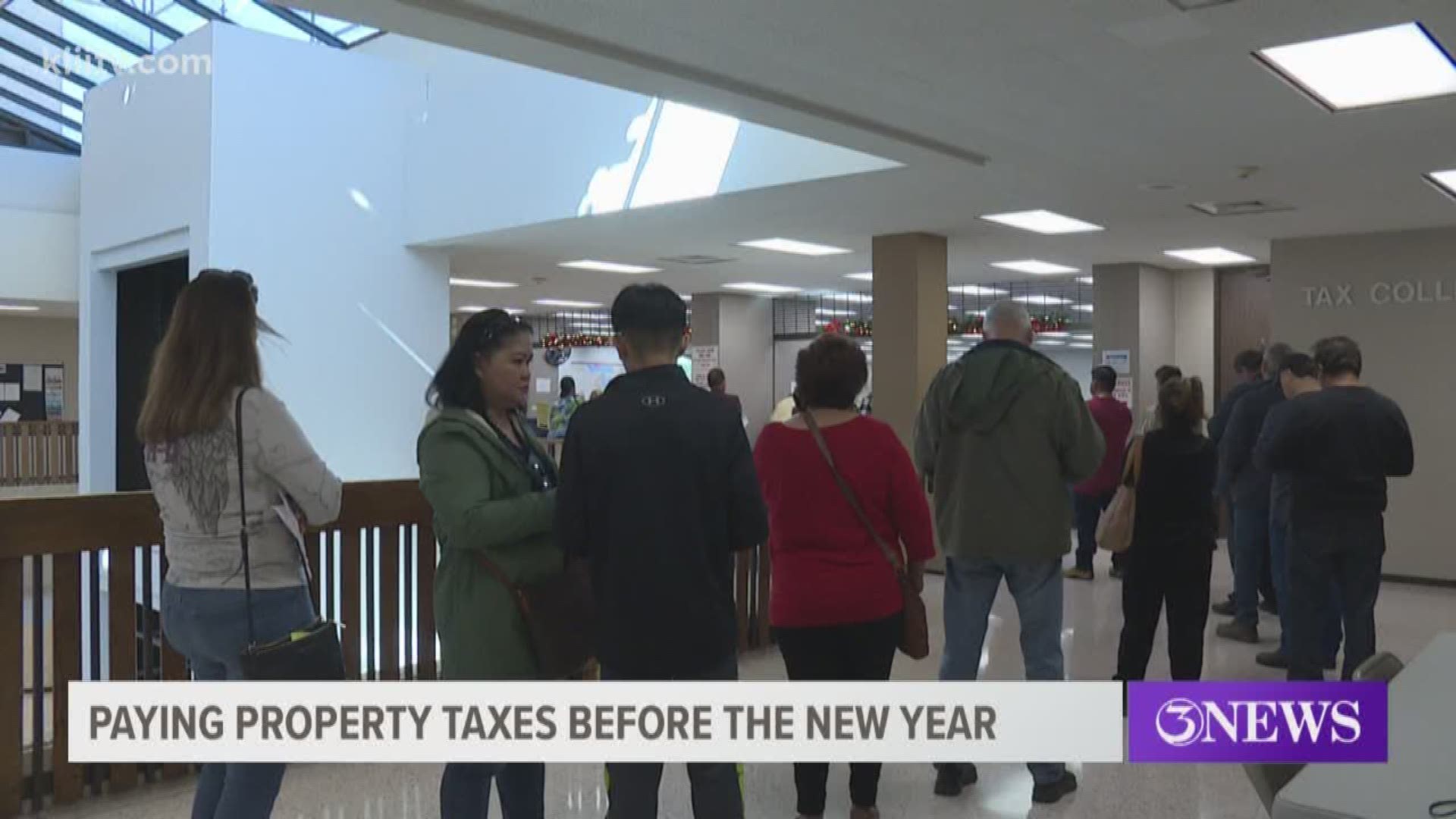 Nueces County residents line up to pay property taxes before the new