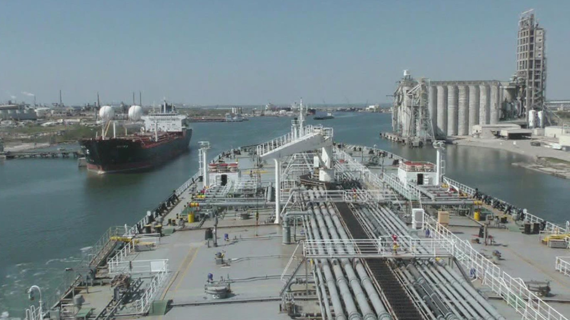 The annual tonnage record is a milestone driven in large part by a big increase in shipments of liquefied natural gas.