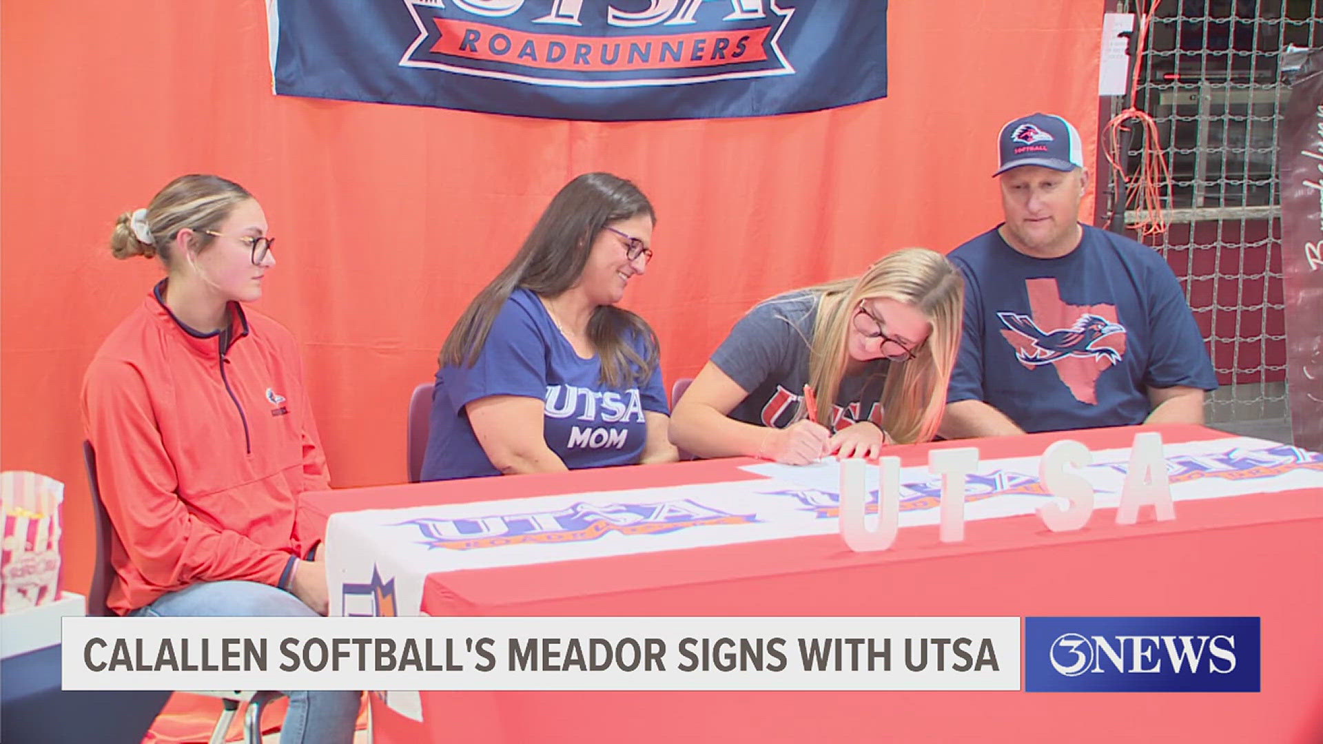 Calallen's Brookelynn Meador and Tuloso-Midway's Demiree Stafford each signed Thursday to join UTSA.