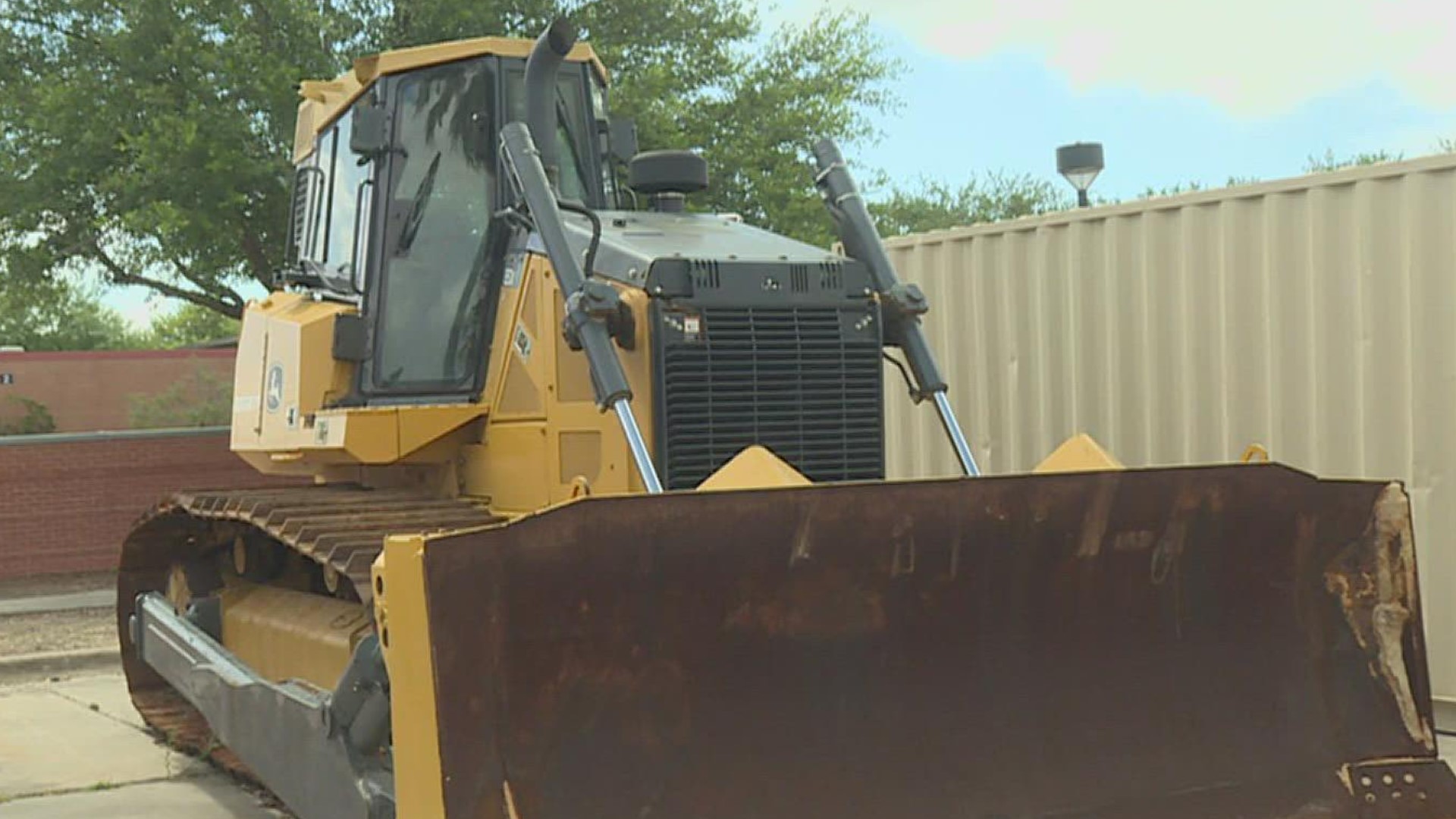 Doggett donated a John Deere 850K Dozer, which is valued at $175,000. The machine will be used to help train students who are learning to become diesel mechanics.