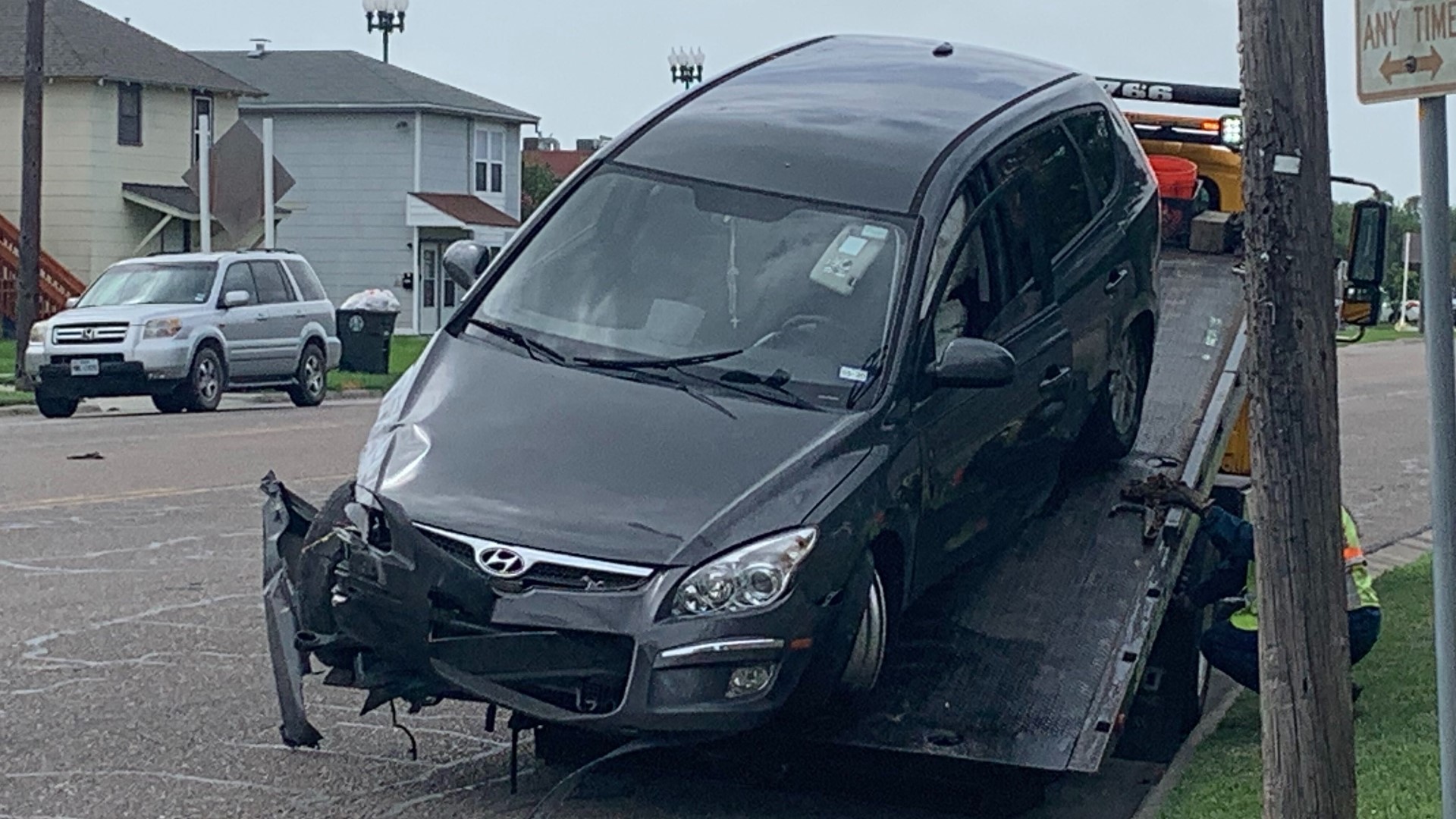 Driver flees the scene of a car wreck near Driscoll Children's Hospital
