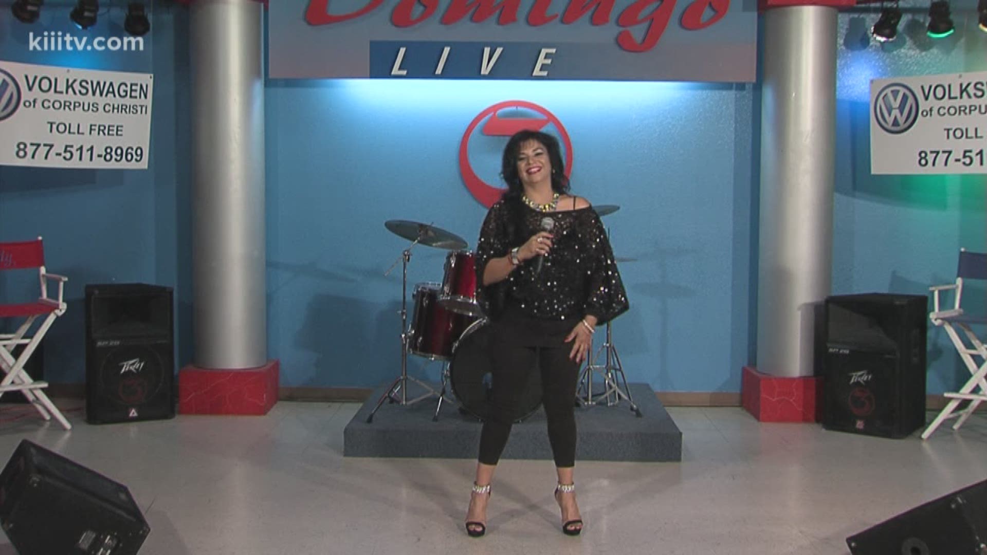 Sylvia MG Performing "Corazon Maldito" on Domingo Live.