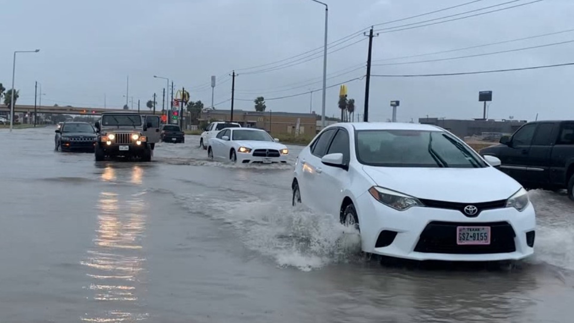 Corpus Christi roads flood, strand drivers after 2 inches of rain ...