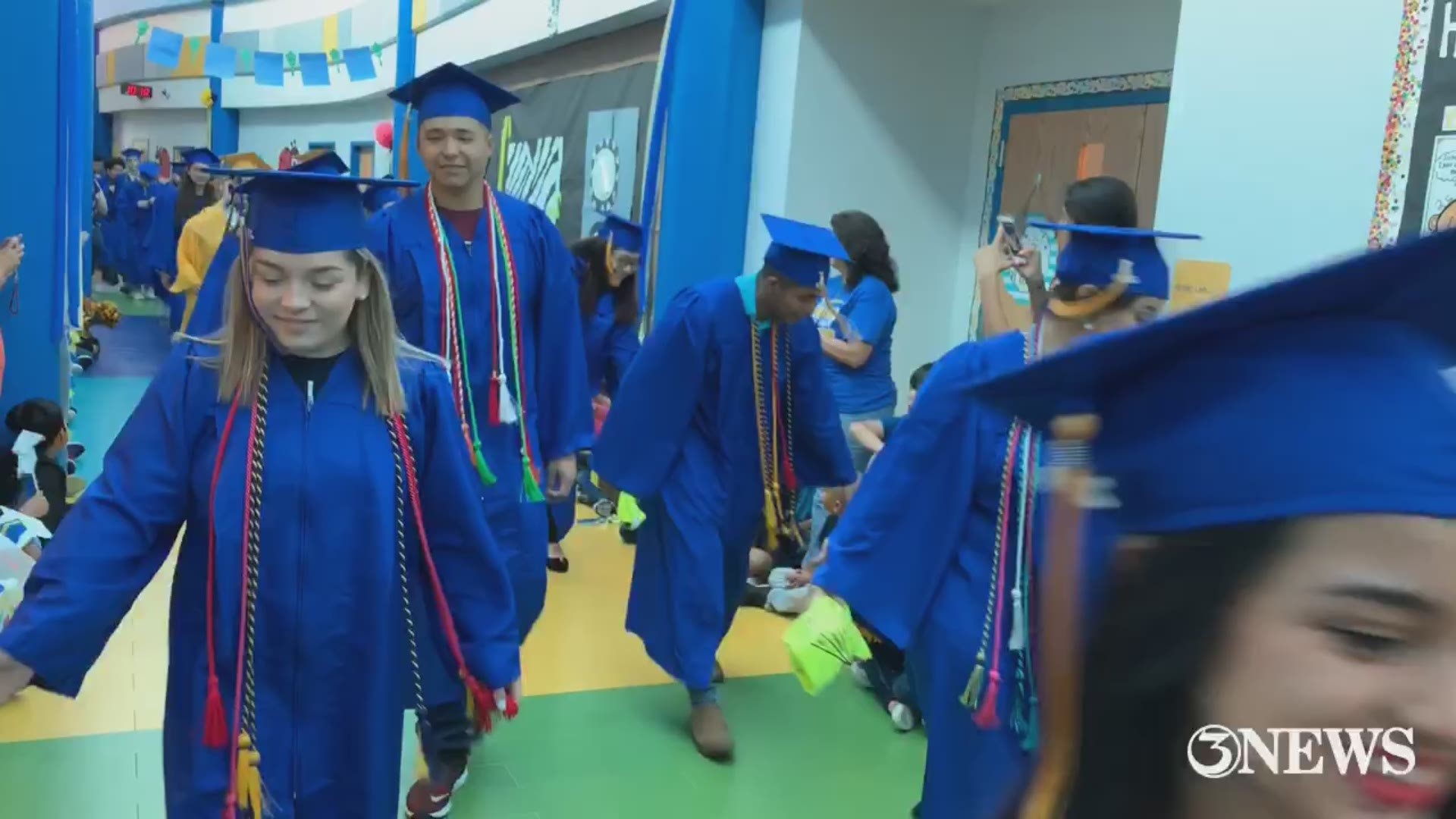 The Moody High School graduating class of 2019 paid a visit to students at Los Encinos Elementary School before walking across the big stage. Their visit was aimed at encouraging young students to finish school.