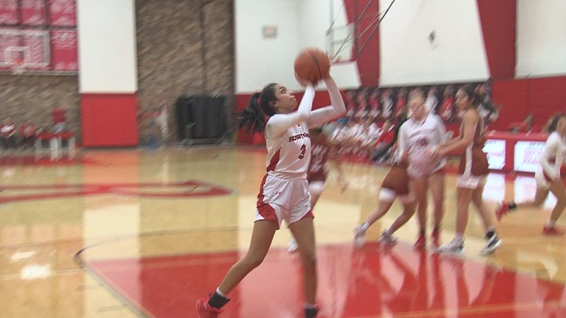 Robstown squeaks by Alice to get into girls basketball playoffs