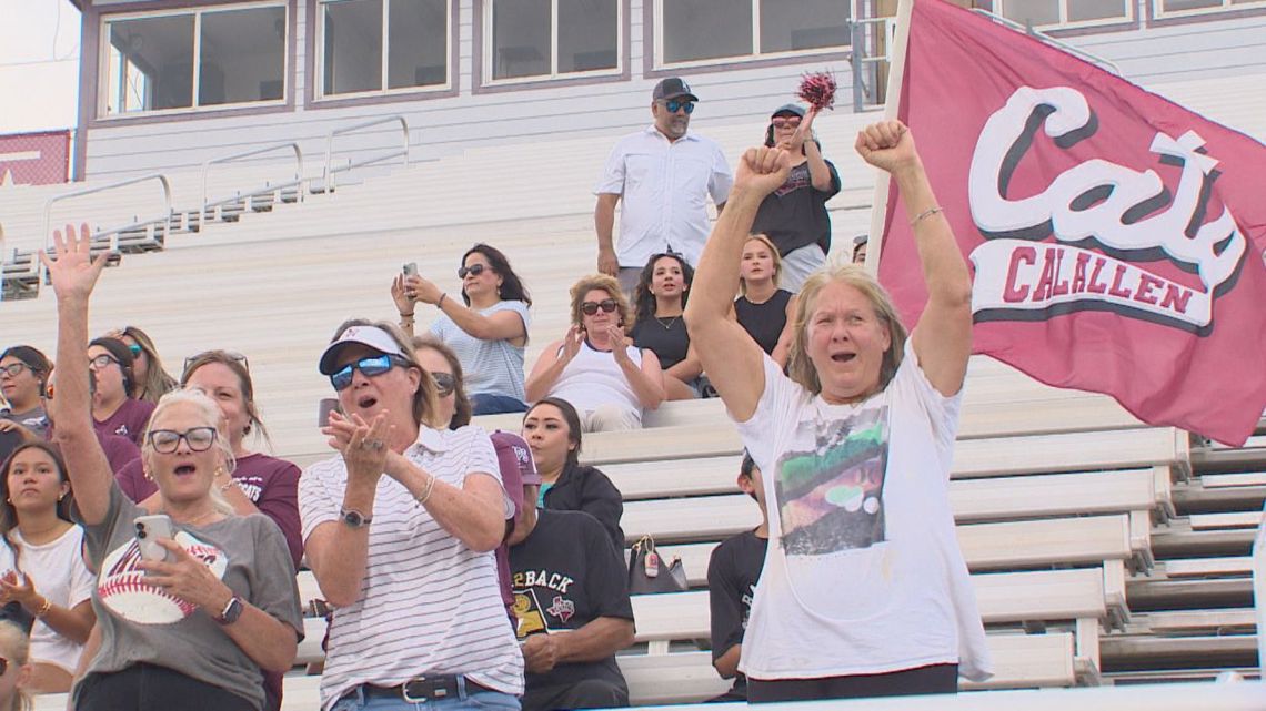 Calallen celebrates baseball and softball titles with parade