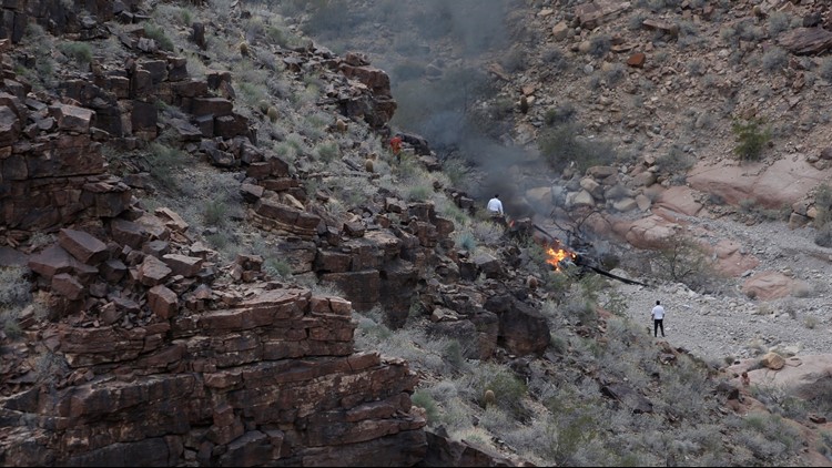 3 dead, 4 injured in Grand Canyon helicopter crash, police say
