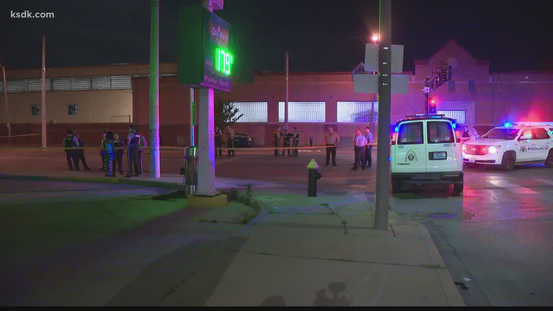St. Louis news: Man shot, crashes into pole | 0