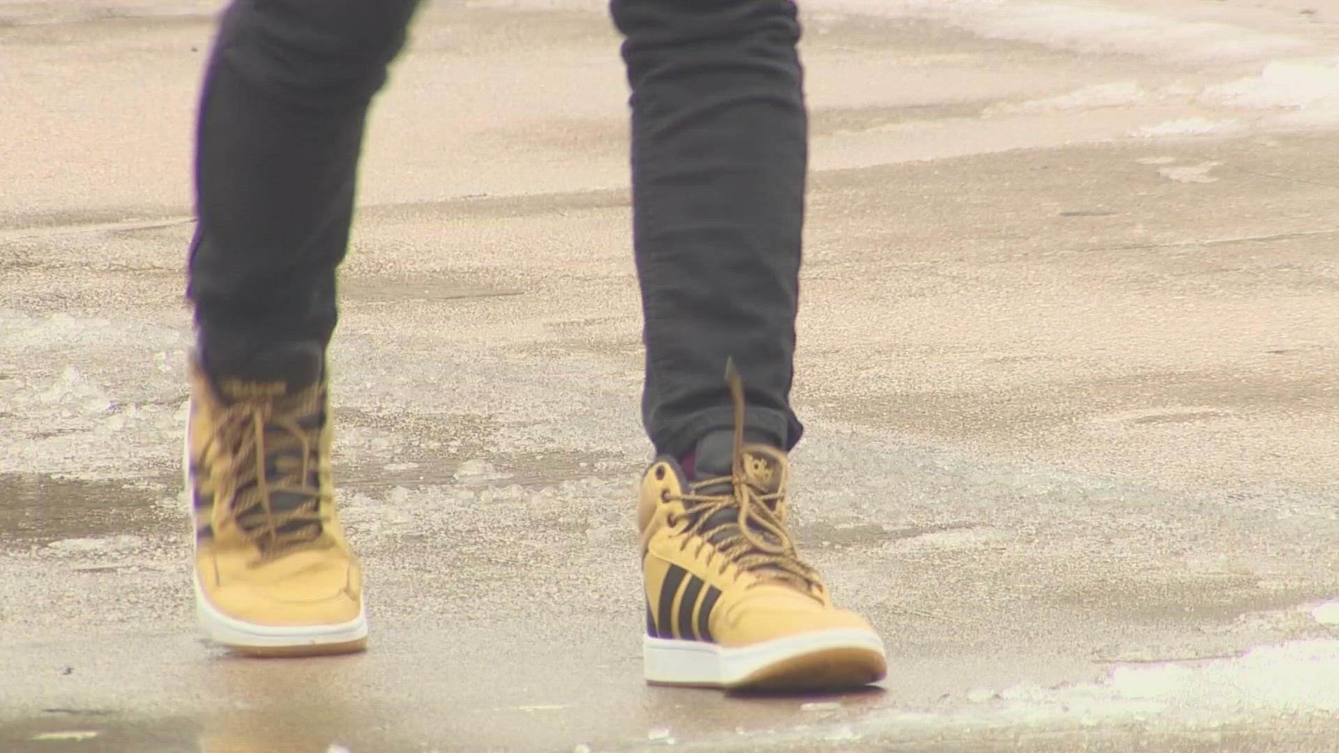 Some people say they are walking on the street, as the sidewalks are too slippery.
