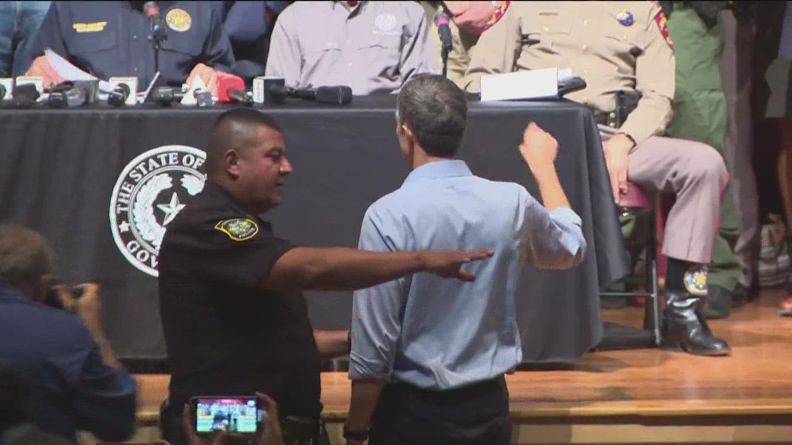 Beto O'Rourke crashes Gov. Greg Abbott press conference on Uvalde - Vimarsana News