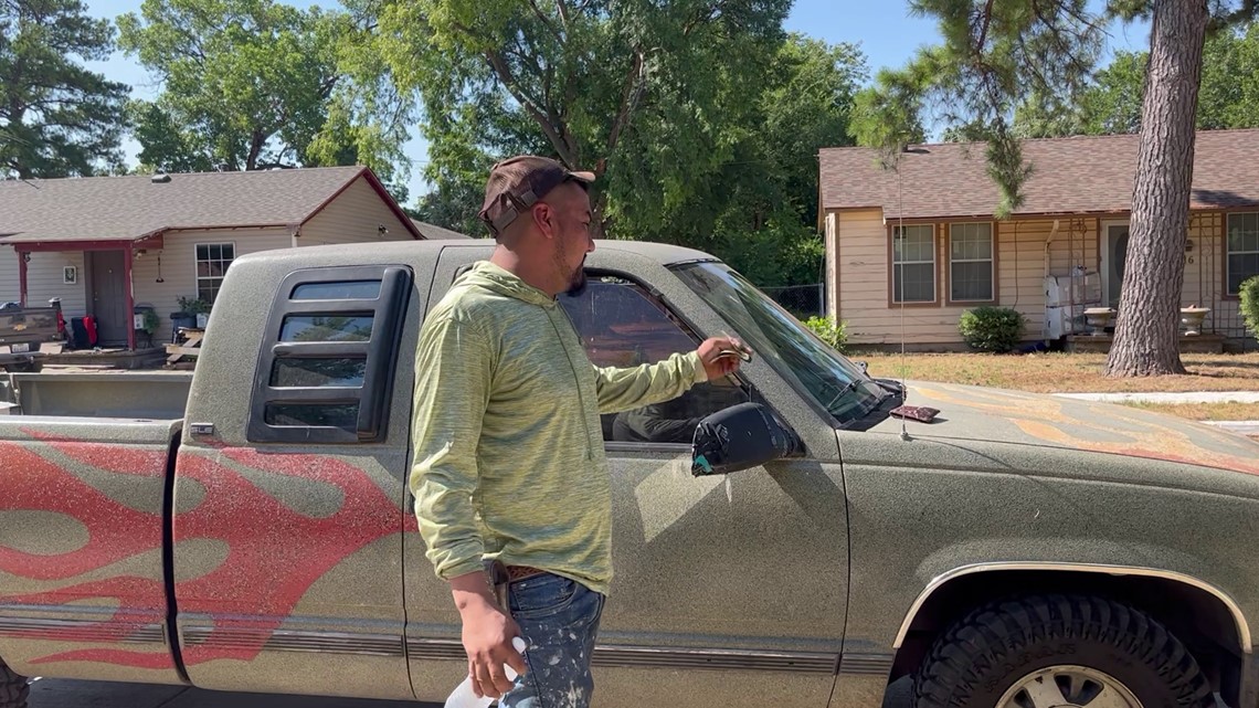 Good Samaritan helps Texas man who lost money in street | kiiitv.com