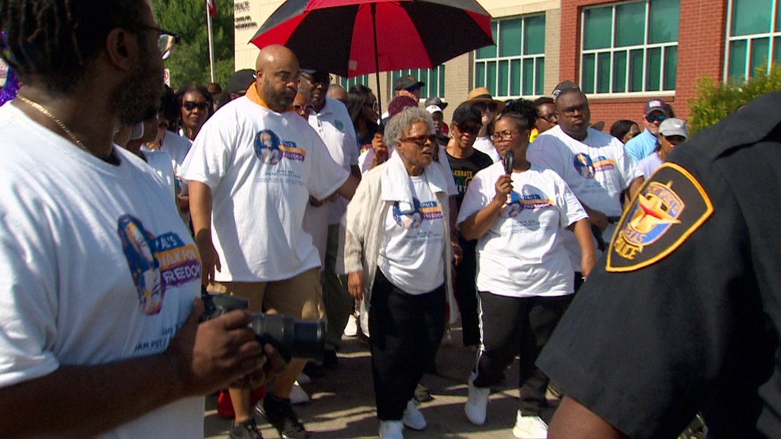 Opal Lee leads Fort Worth Juneteenth Freedom Walk - Vimarsana News