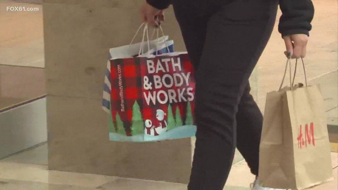 bath and body works open christmas eve